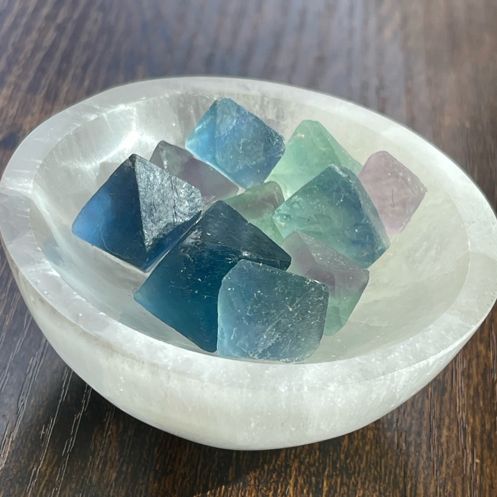 Genuine selenite hand carved ✨charging✨ bowls - Picture 5 of 13